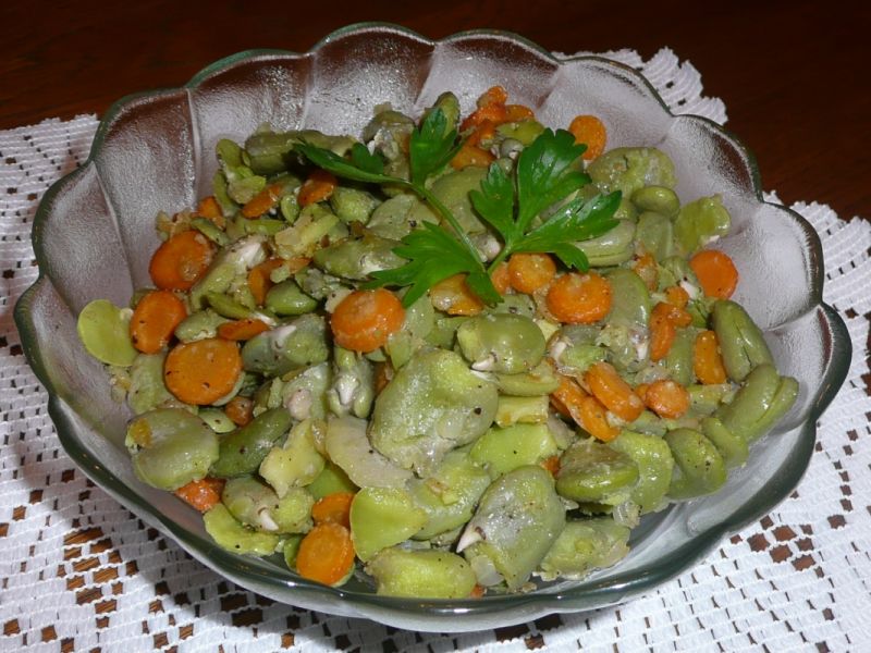 Sałatka ze świeżego bobu