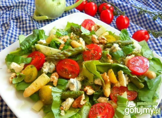  Sałatka ze szparagami, szpinakiem