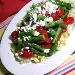 Salatka ze szparagow, pomidorow i fety
