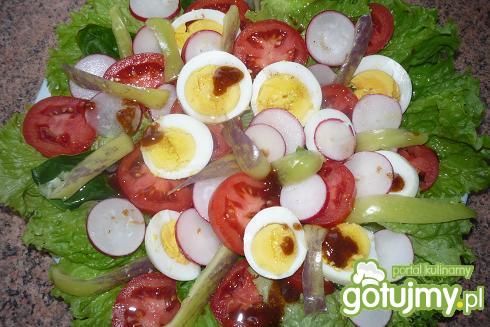Sałatka ze szpinakiem i jajkiem