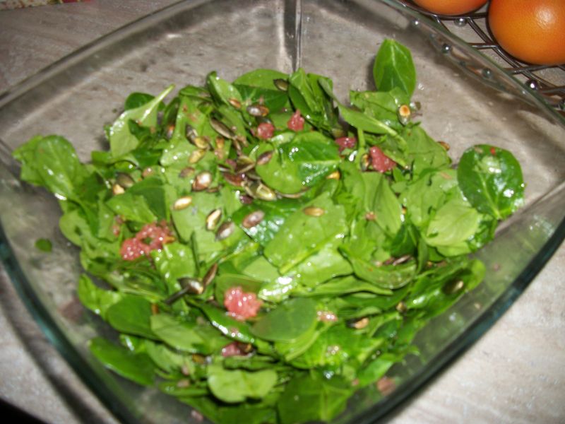 Sałatka ze szpinaku i grejpfruta Sałatka ze szpinaku i grejpfruta