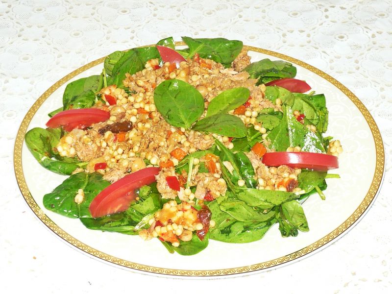 Sałatka ze szpinaku i tuńczyka Sałatka ze szpinaku i tuńczyka