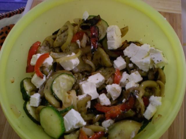 Sałatka zgrilowanych warzyw z fetą