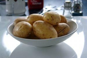 Sałatka ziemniaczana po bawarsku (Niemcy Sałatka ziemniaczana po bawarsku (Niemcy