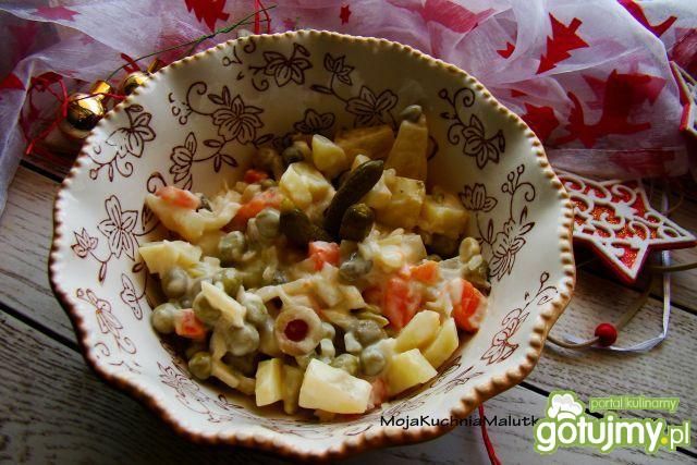 Sałatka ziemniaczana z ananasem 