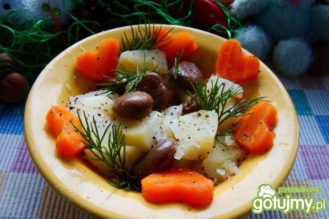 Sałatka ziemniaczana z bobem  Sałatka ziemniaczana z bobem