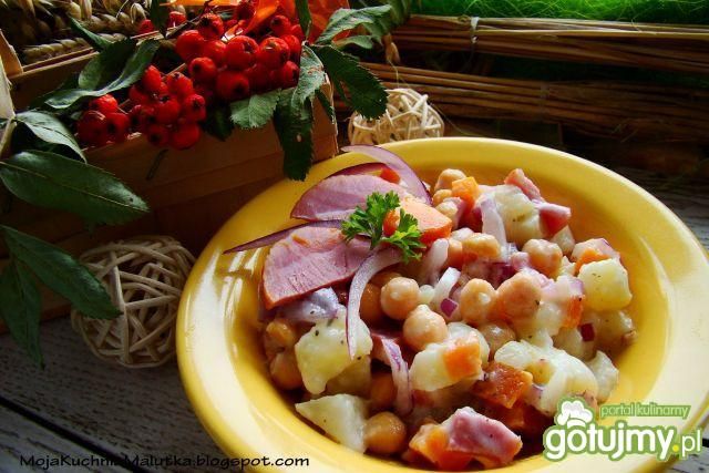 Sałatka ziemniaczana z cieciorką 