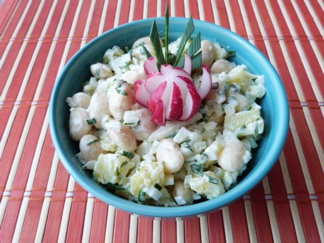 Sałatka ziemniaczana z fasolą Sałatka ziemniaczana z fasolą