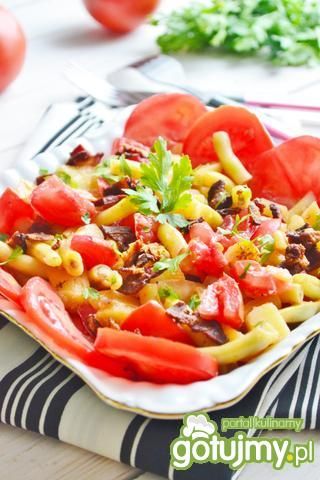 Sałatka ziemniaczana z fasolką szparag. Sałatka ziemniaczana z fasolką szparag.