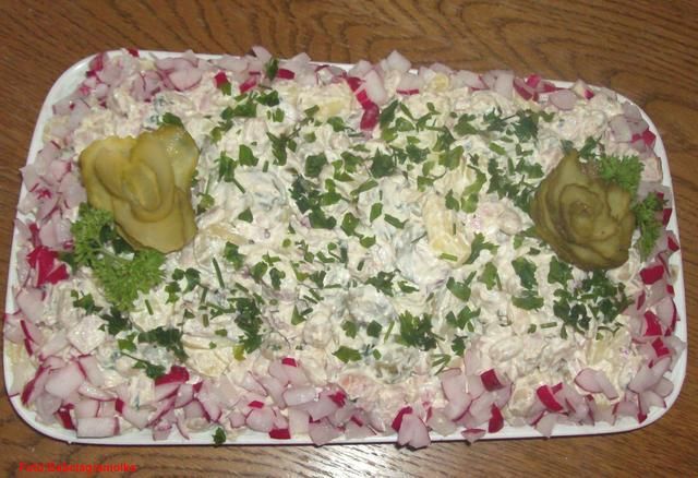Sałatka ziemniaczana z kiełbasą : Sałatka ziemniaczana z kiełbasą :