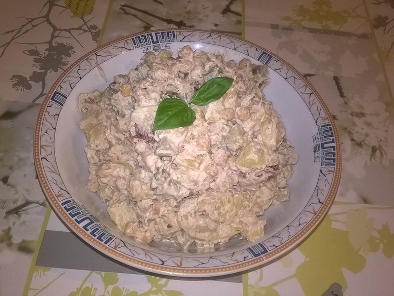 Sałatka ziemniaczana z makrelą i ciecierzycą