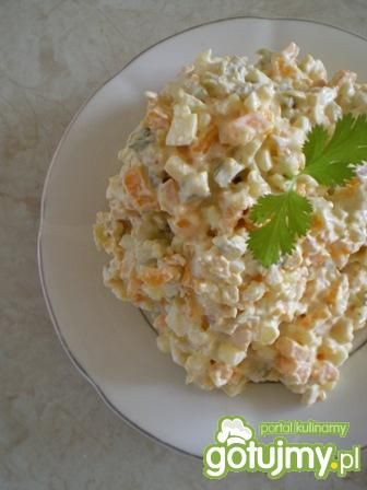 Sałatka ziemniaczana z marchwią i jajem
