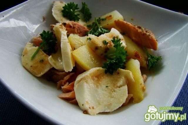 Sałatka ziemniaczana z mozzarellą  Sałatka ziemniaczana z mozzarellą