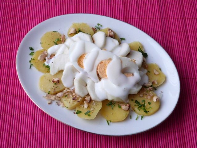 Sałatka ziemniaczana z orzechami Sałatka ziemniaczana z orzechami