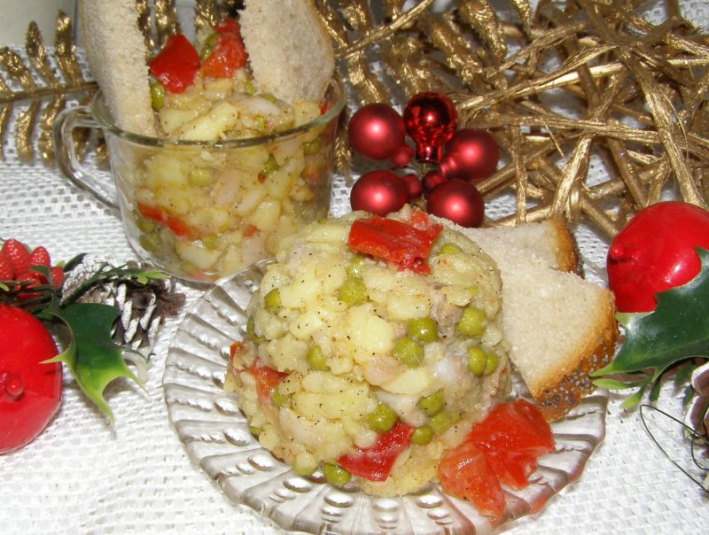 Sałatka ziemniaczana z papryką i śledziem