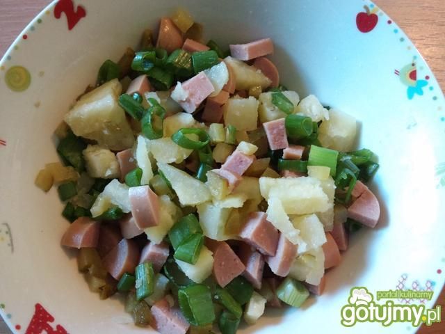 Sałatka ziemniaczana z parówką