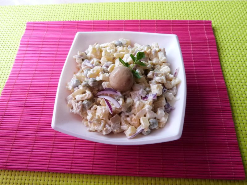 Sałatka ziemniaczana z pieczarkami
