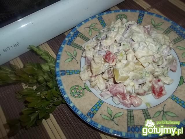 Sałatka ziemniaczana z pomidorem