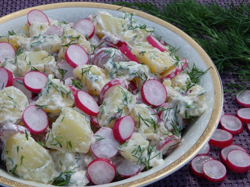 Sałatka ziemniaczana z rzodkiewką i koperkiem  Sałatka ziemniaczana z rzodkiewką i koperkiem