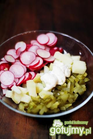 Sałatka ziemniaczana z rzodkiewka i ogór Sałatka ziemniaczana z rzodkiewka i ogór