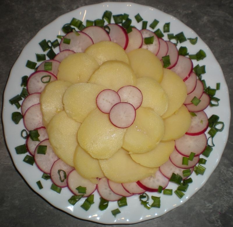 Sałatka ziemniaczana z sosem chrzanowo-pieprzowym