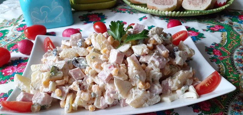 Sałatka ziemniaczana z sosem tatarskim Sałatka ziemniaczana z sosem tatarskim