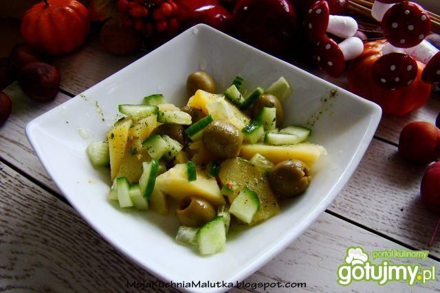 Sałatka ziemniaczana z zielonymi oliwkam