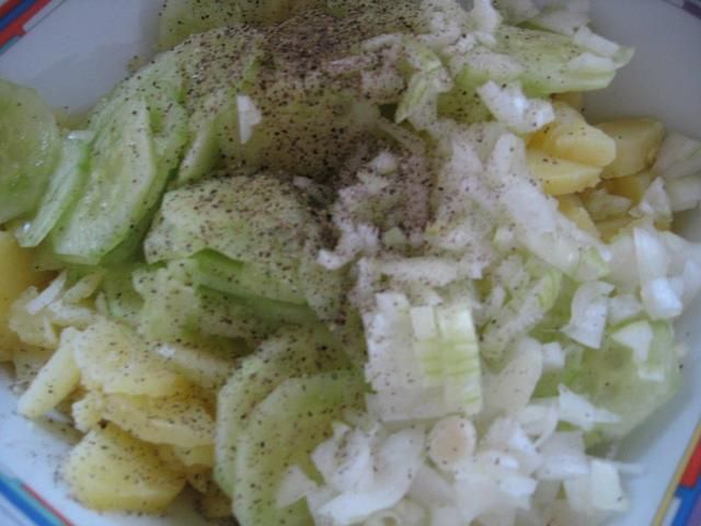 Sałatka ziemniaczano-ogórkowa.. Sałatka ziemniaczano-ogórkowa..