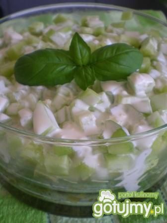 Sałatka ziemniaczano-ogórkowa z sosem Sałatka ziemniaczano-ogórkowa z sosem