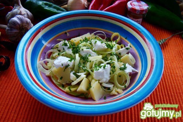 Sałatka ziemniaczano serowa 