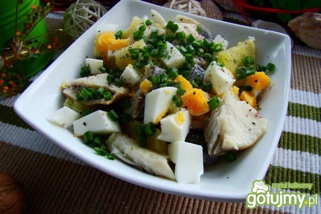 Sałatka ziemniaczano śledziowa z jajkiem