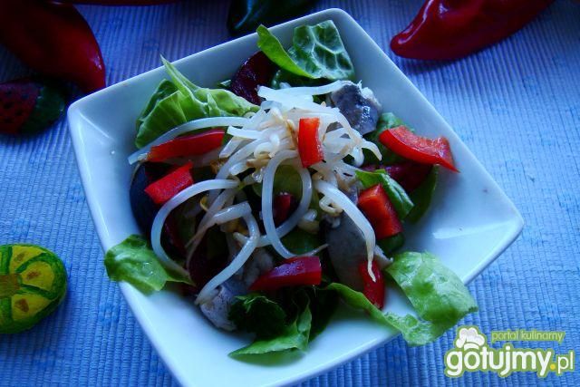 Sałatki śledziowe z kiełkami fasoli 