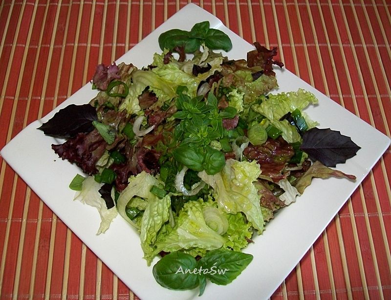 Sałatowo - bazyliowy miks