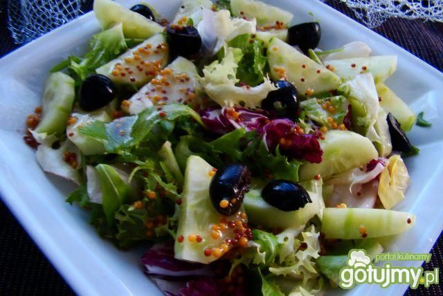 Sałaty z sosem francuskim 