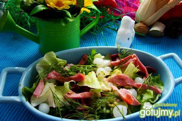 Sałaty z wędzoną polędwiczką  Sałaty z wędzoną polędwiczką