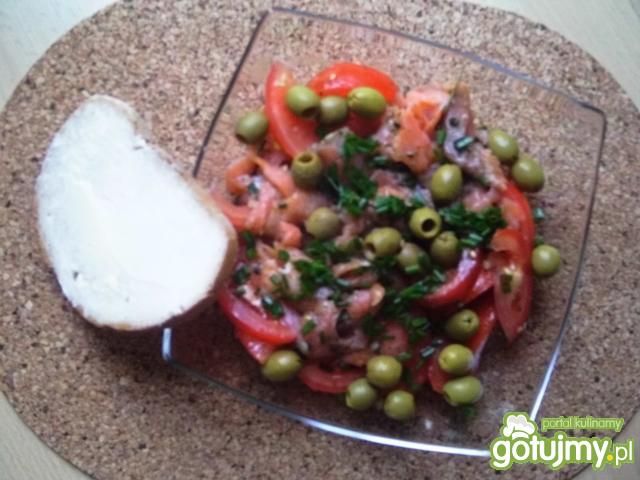 Sałtka z łososia w sosie włoskim  Sałtka z łososia w sosie włoskim