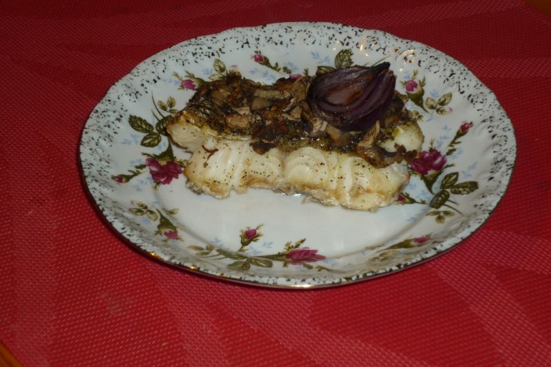 Sandacz pieczony z pieczarkami