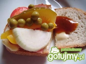 Sandwich z wędliną i warzywami Sandwich z wędliną i warzywami