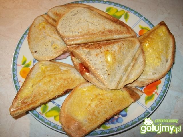 Sandwiche z szynką i keczupem. Sandwiche z szynką i keczupem.