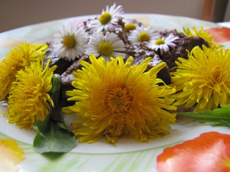 Sarnina saute z cukinią w wiosennym przybraniu