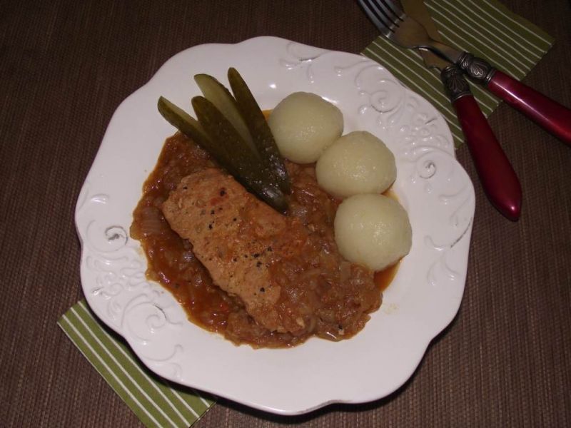 Schab duszony w cebuli