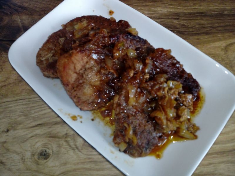 Schab duszony w cebuli