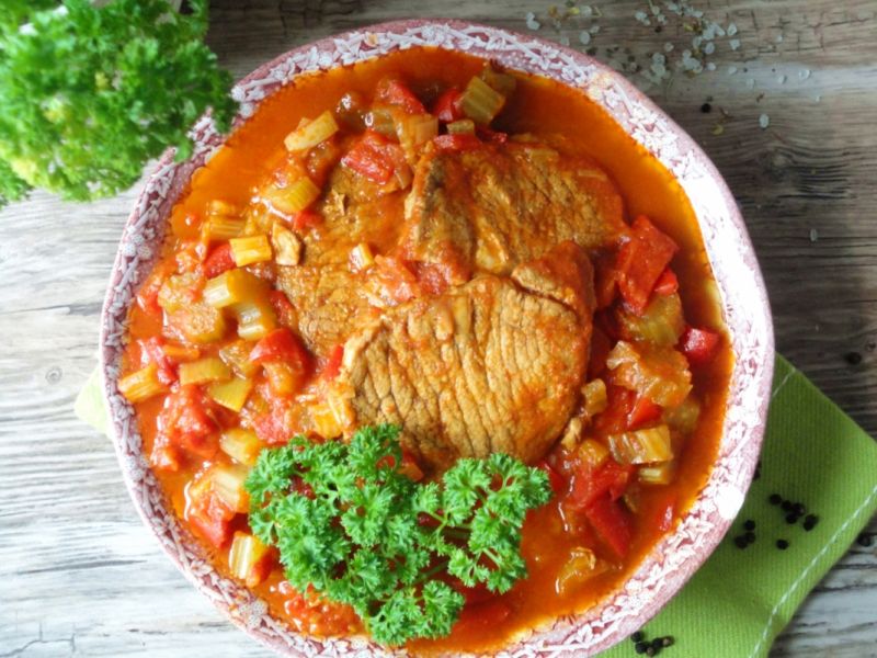 Schab duszony w papryce
