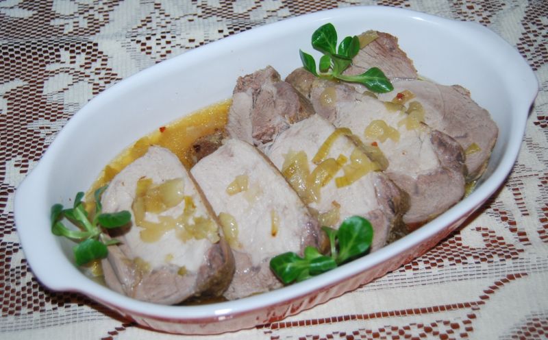 Schab duszony z cebulą 