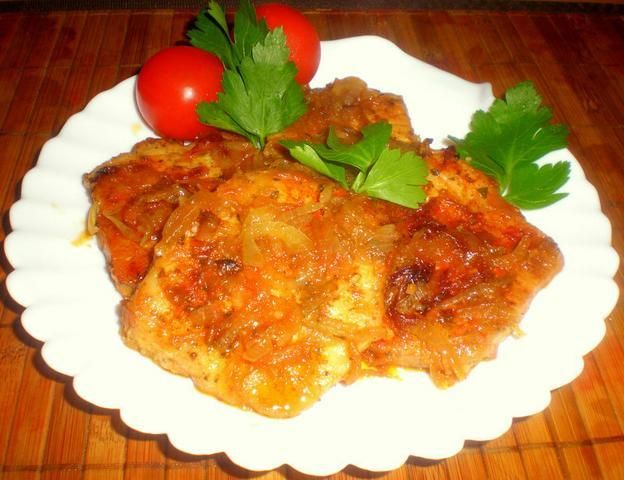 Schab duszony z cebulką