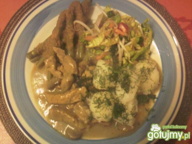 Schab duszony z pieczarkami i cebulą