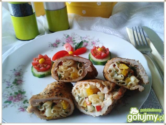 Schab faszerowany makaronem i serami  Schab faszerowany makaronem i serami