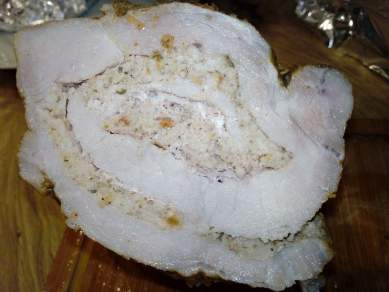 Schab faszerowany mięsem mielonym