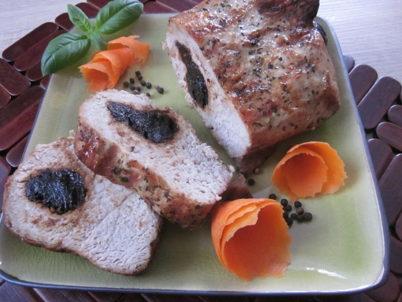 Schab faszerowany suszonymi śliwkami