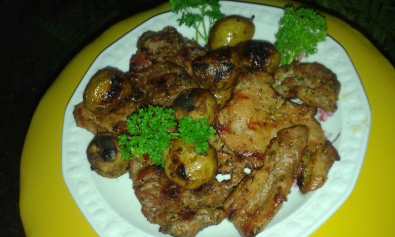 Schab grillowany z młodymi ziemniakami Schab grillowany z młodymi ziemniakami